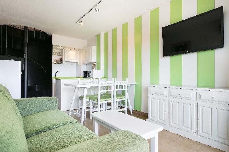 Apartamentos Salles Beach ลาเอสตาร์ติต ภายนอก รูปภาพ