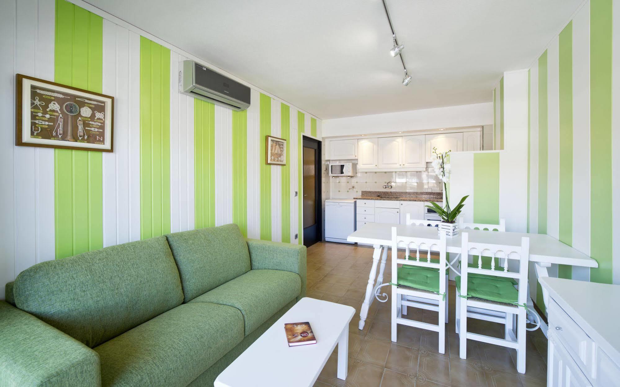 Apartamentos Salles Beach ลาเอสตาร์ติต ภายนอก รูปภาพ