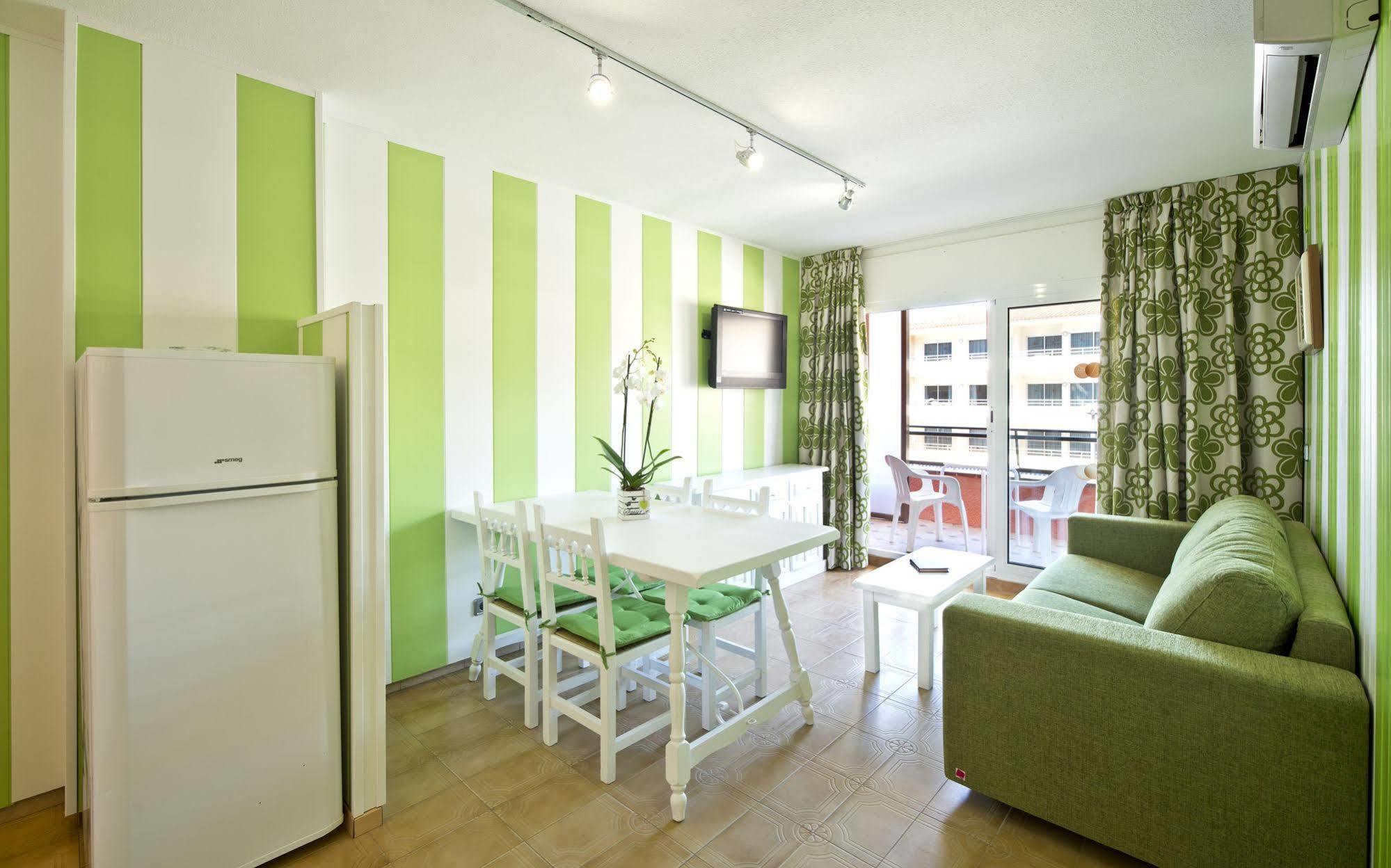 Apartamentos Salles Beach ลาเอสตาร์ติต ภายนอก รูปภาพ