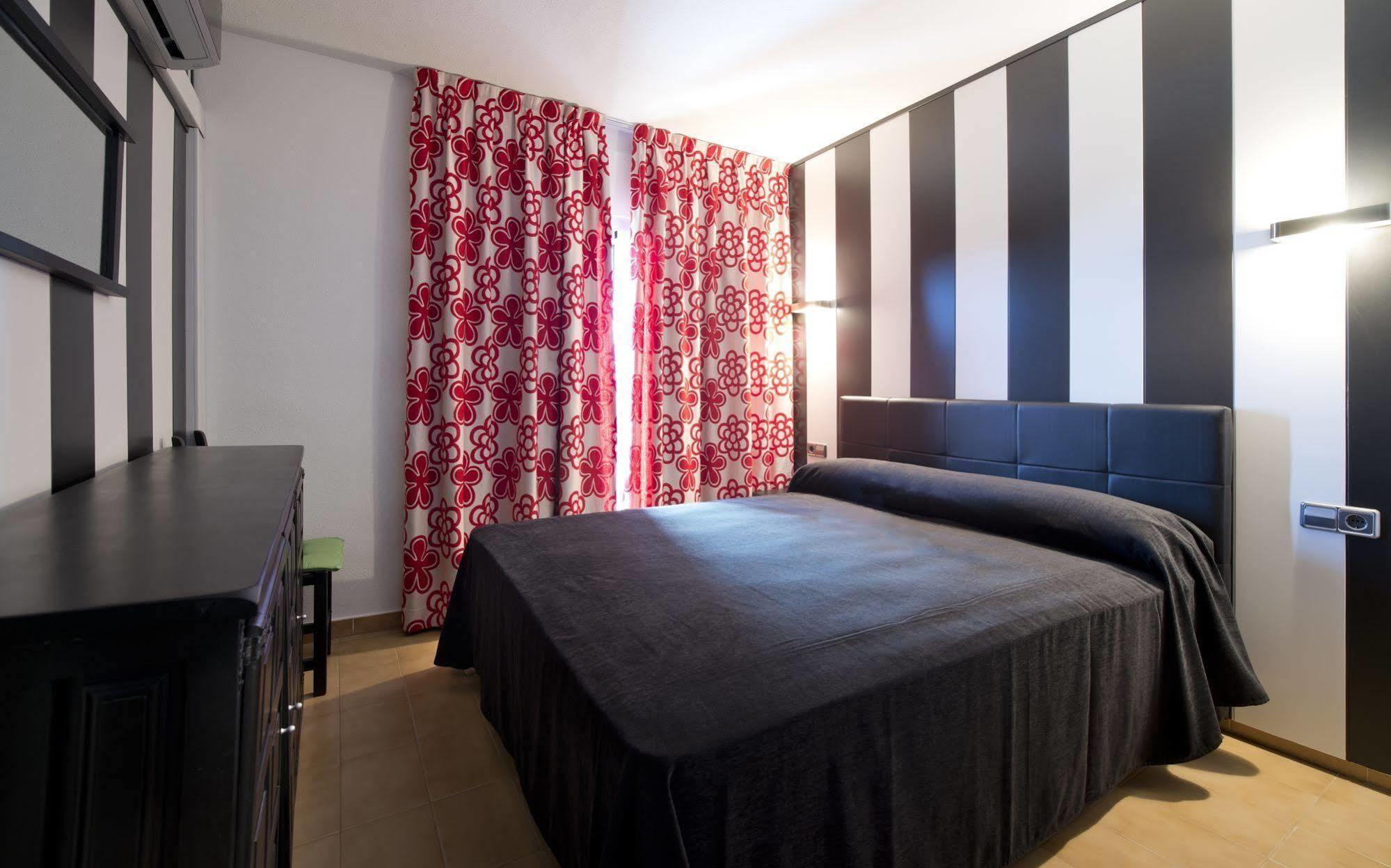 Apartamentos Salles Beach ลาเอสตาร์ติต ภายนอก รูปภาพ